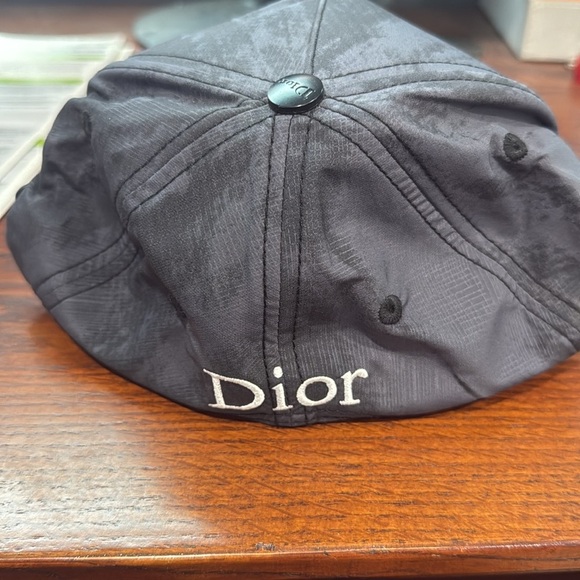 Adjustable hat - Picture 3 of 4